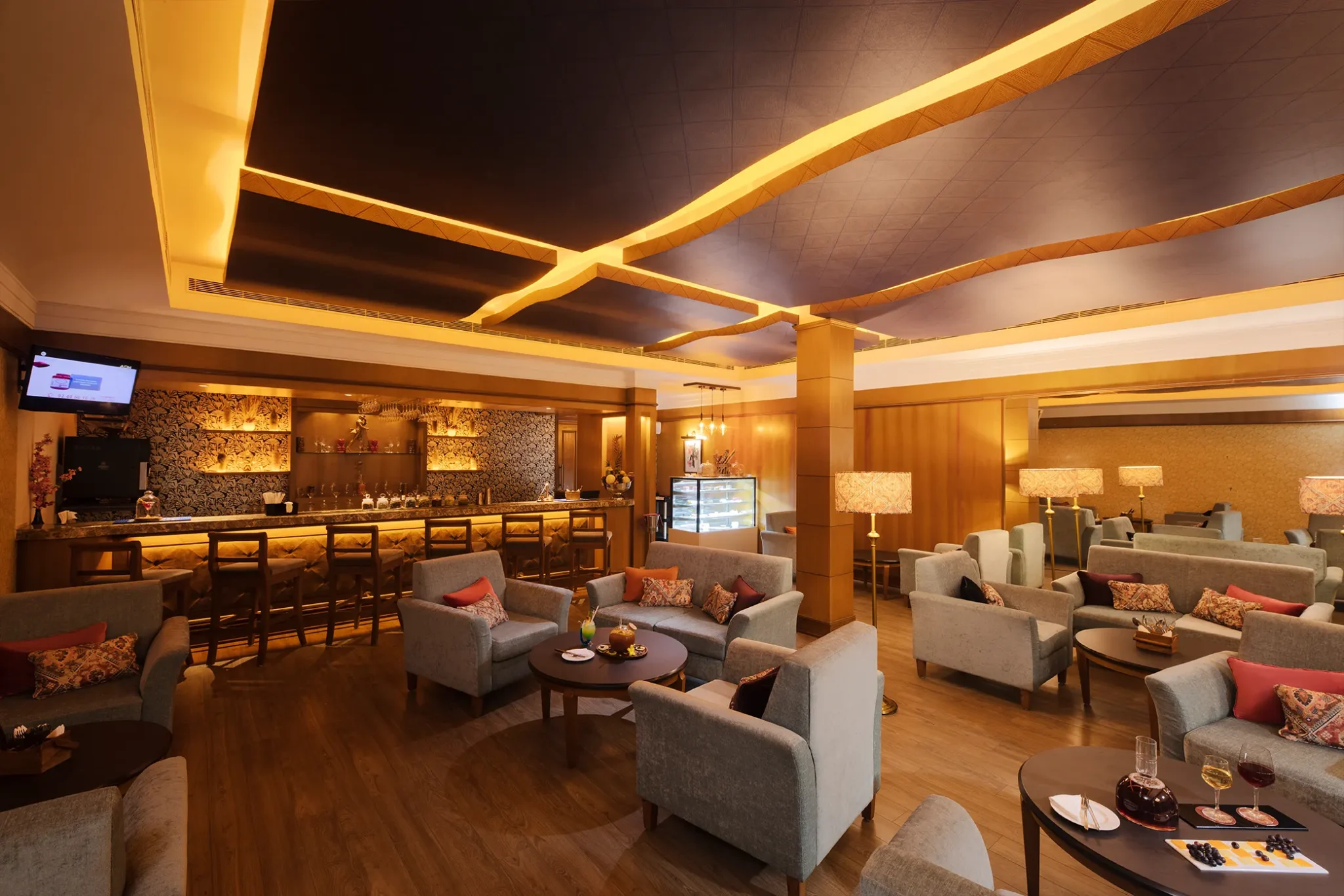 “Hawah lounge bar at Monsoon Empress Hotel Kochi offering healthy shakes and café options”